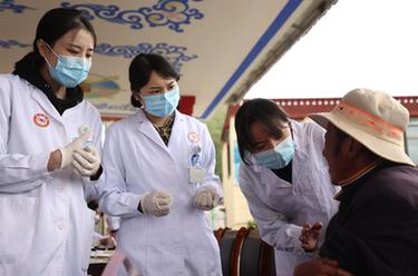 西藏拉萨：医疗义诊暖人心